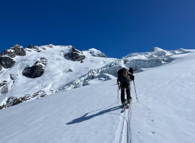 Experiencias de rando / randonnée en la Cordillera de los Andes. Ski touring trips in the Andes Mountains.